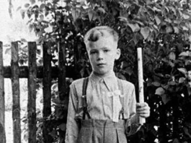 Arnold Schwarzenegger in early childhood: a modest and kind boy