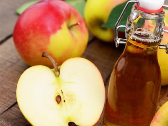 Juuste loputamine õunaäädikaga: juuste väljalangemise vastu ja tugevdamiseks Mida teeb õunaäädikas juustele?