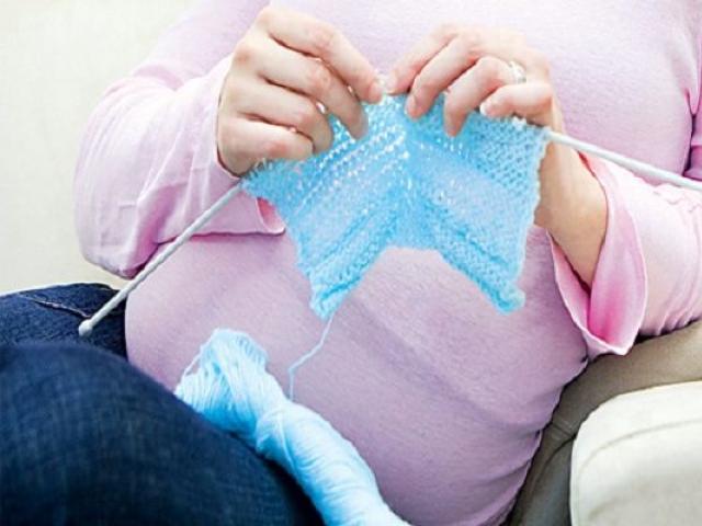 Kobiece przesądy: czy można robić na drutach w czasie ciąży?