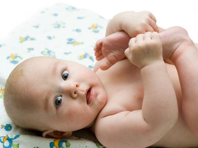 Kako bebu pregledava neurolog?
