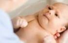 Kui tihti peaksite oma vastsündinud last vannitama?