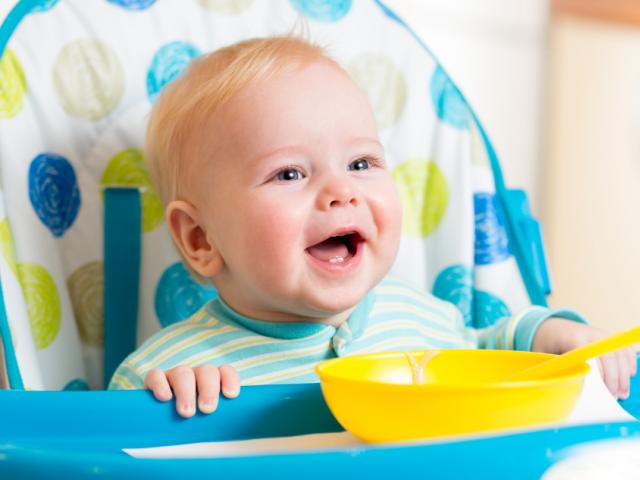आठ महीने के बच्चे का पोषण: आहार और मेनू