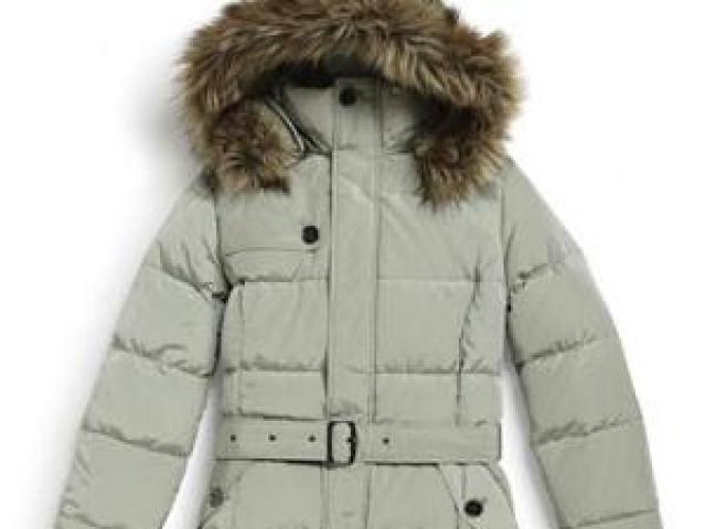 सर्दियों के लिए सही गर्म और उच्च गुणवत्ता वाली डाउन जैकेट कैसे चुनें एक गर्म डाउन जैकेट चुनें
